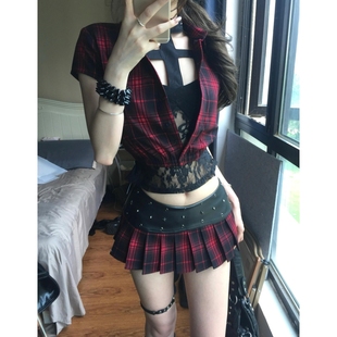 暗黑系亚文化辣妹格纹修身短袖外套十字架挂脖上衣收腰百褶裙套装