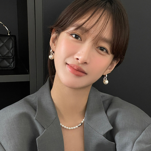 爆款 珍珠耳钉女小众设计轻奢气质高级感耳坠耳环2025新款 银针耳饰