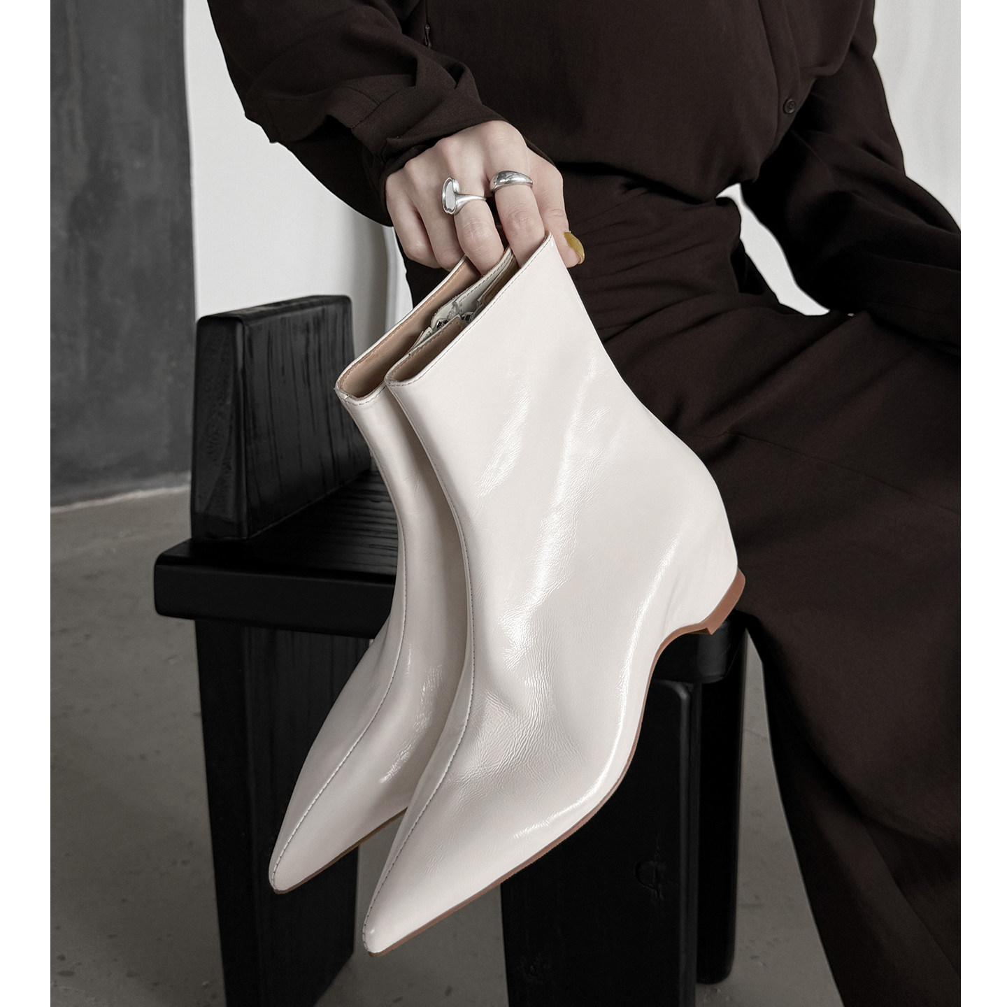 里外全皮短靴尖头内增高直筒马靴