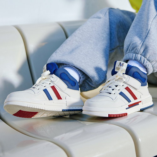 解锁潮童新造型简约百搭板鞋