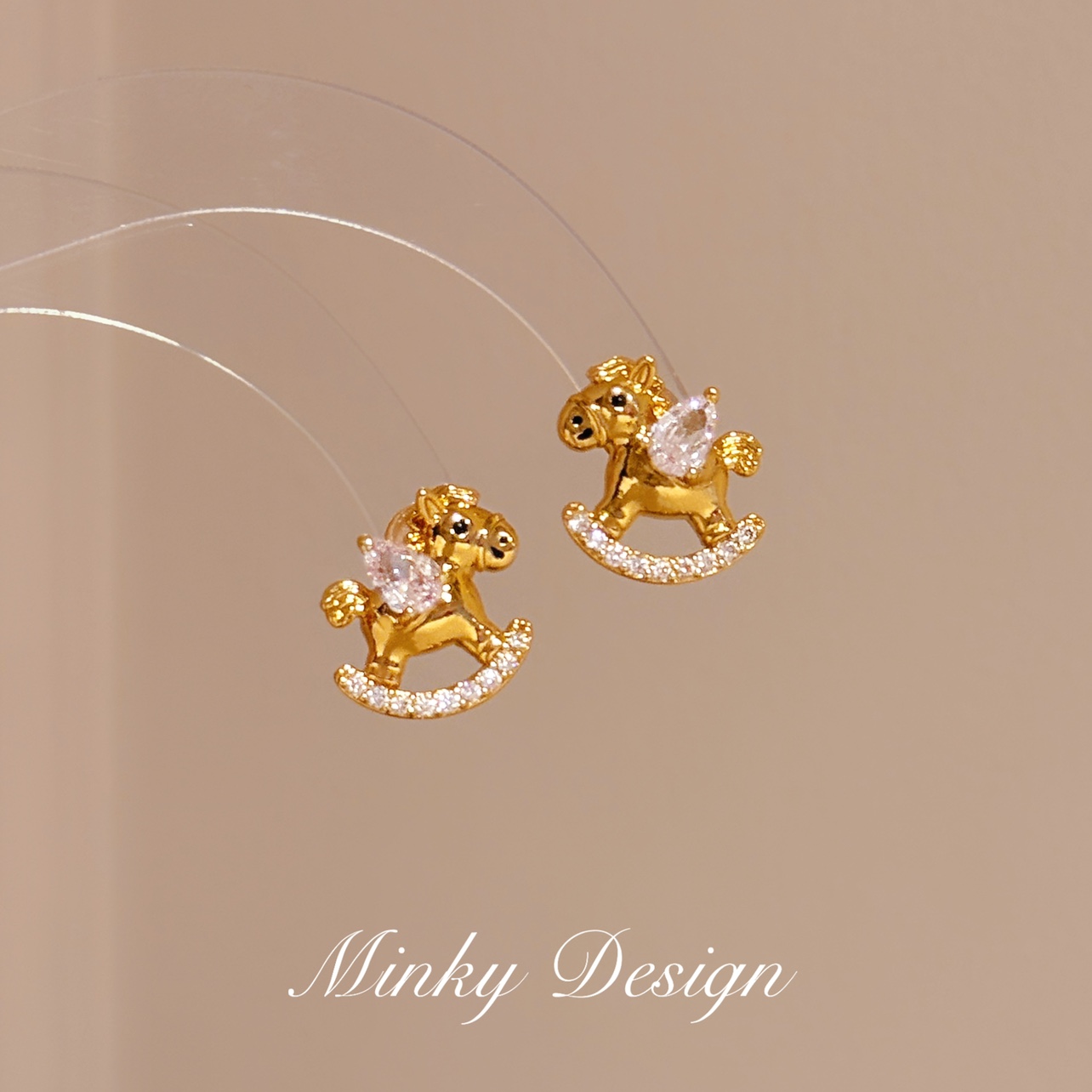 「鎏金旋木」原创金色小马蚊香盘耳夹无耳洞耳钉可爱耳环小众耳饰