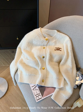 品牌高级感白色贴皮金扣小香风针织开衫女秋季温柔风软糯毛衣外套