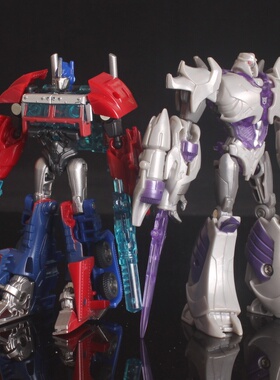 变形玩具金刚擎天柱威震天领袖之证指挥官级G1人偶IDW手办TFP模型