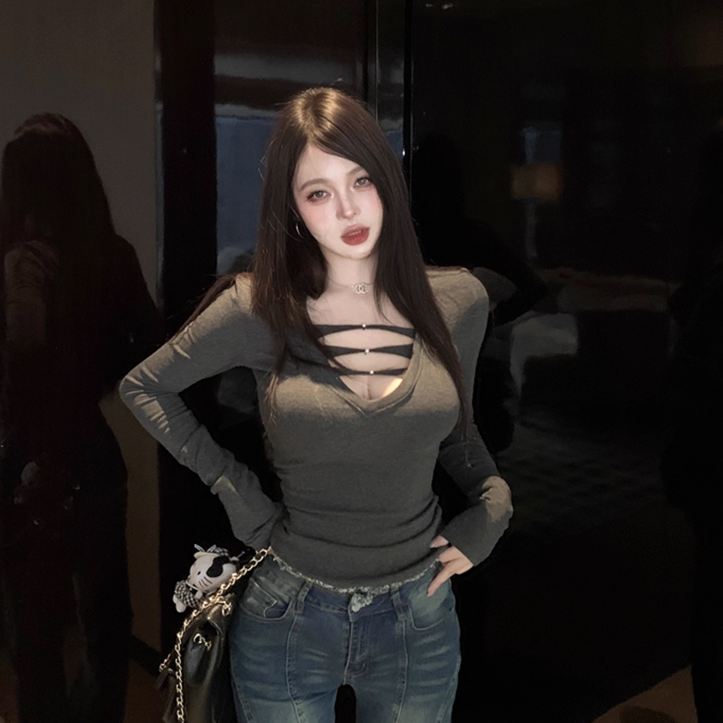 性感镂空低胸加绒修身长袖t恤女