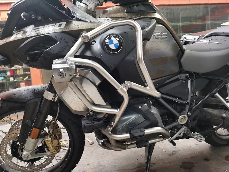 适用宝马r1250gs adv 水鸟改装 油箱护杠加强保险杠304不锈钢护杠