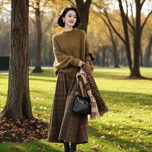 韩系chic别致高级松弛感穿搭绿色毛衣半身裙早春套装女款2025新款