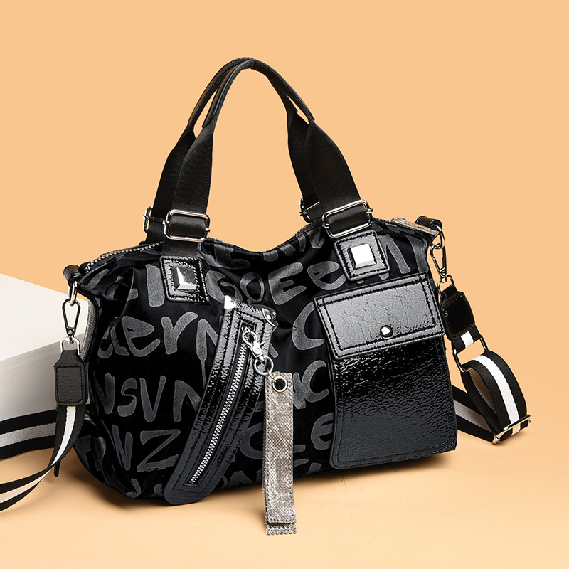 高级感时尚潮流大容量斜挎包