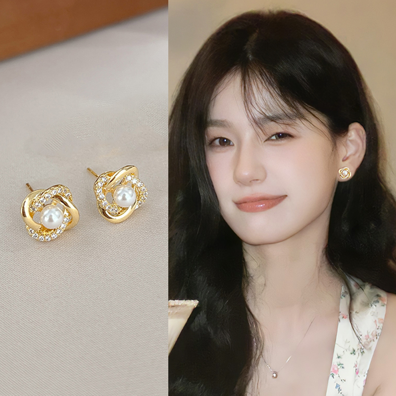 s925银针小巧精致珍珠款耳钉