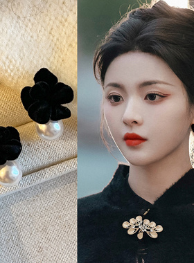 高级感黑色花朵耳环女士法式复古港风珍珠款耳钉时尚精致气质耳饰