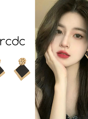 黑色独特耳钉2025年新款潮小众设计高级感气质耳环耳饰女精致百搭