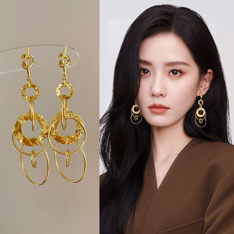 金色长款圈圈螺旋耳夹