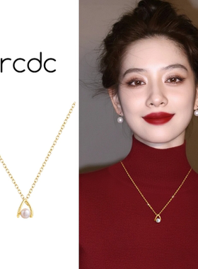 金色珍珠款吊坠项链女士