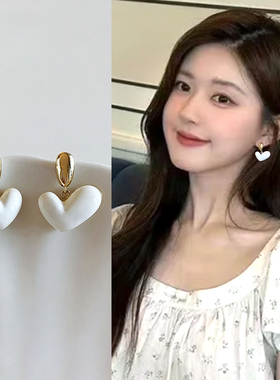 法式甜美白色爱心耳环女2025新款爆款高级感轻奢度假风巨好看耳坠
