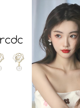 白色山茶花耳钉女气质高级珍珠款吊坠耳环法式日常轻奢小香风耳饰