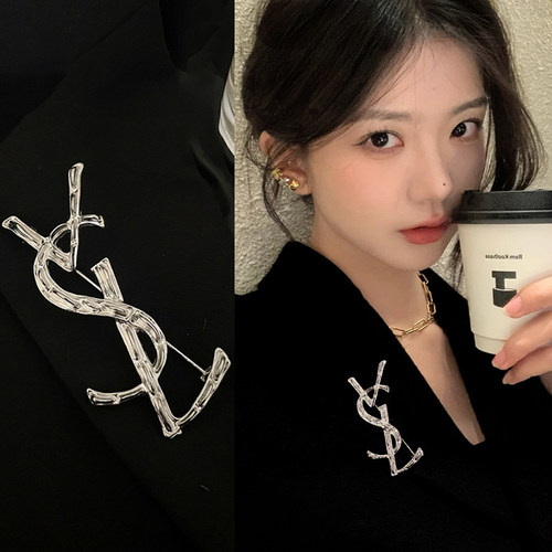 法式银色字母胸针女小众设计胸花