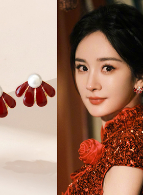 红色扇形花瓣耳钉精致小巧新年喜庆耳环新款小众设计感巨好看耳饰