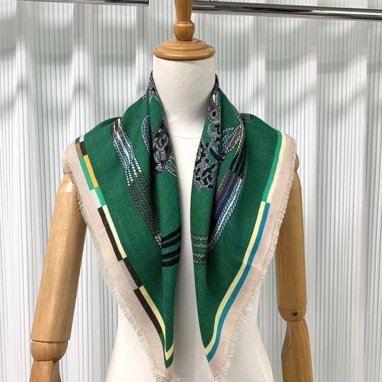 拆须丝毛围巾女真丝羊毛羊绒中方巾披肩围脖百搭软糯通勤