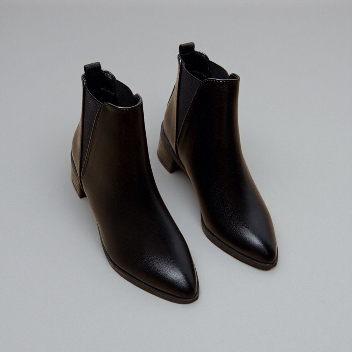 切尔西靴女2024新款欧货爆款松紧口短靴子秋冬瘦瘦尖头超火马丁靴