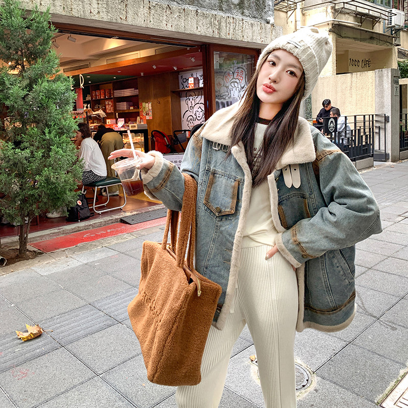 羊羔毛牛仔厚外套女2024冬港风宽松设计感洋气小个子皮毛一体棉衣,女装短外套,维壹