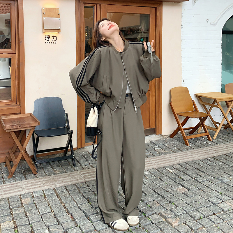 军绿色休闲卫衣宽松女减龄垂感裤两件套6030P185K258，女装运动套装，维壹