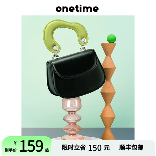 Коралловая маленькая черная сумка через плечо, 2023, осенняя, тренд сезона