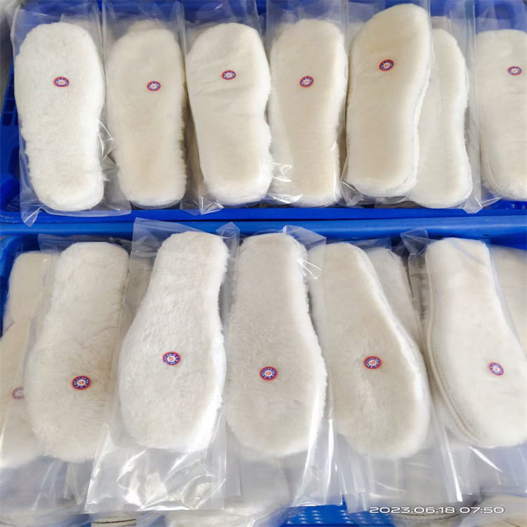 真纯羊皮毛一体加厚保暖吸汗男女雪地靴冬季加绒透气儿童发热鞋垫