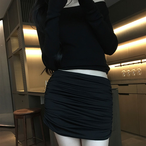 【5折】GYOKUU 黑色褶皱包臀半身裙