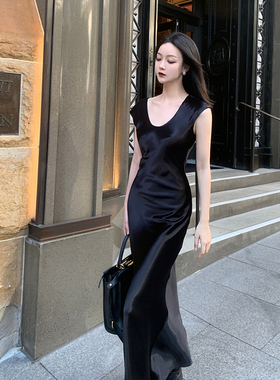 GYOKUU 黑色醋酸极简款连衣裙