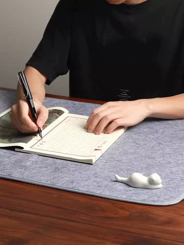 Чистое взломанное пакет каллиграфии, живопись по живописи и каллиграфия студент студент студент студентов студентов студентов студентов студентов студентов студентов. Напишите кисть, войлочную подушку, рисовую ручку, специальные прокладки, четыре картины сокровищ