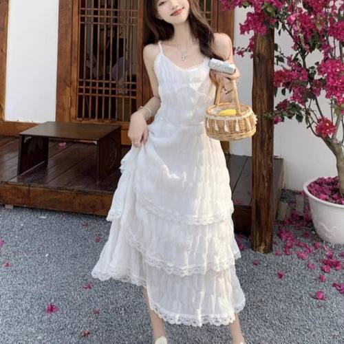 2024新款法式白色蕾丝吊带连衣裙仙女夏超仙蛋糕内搭长裙子