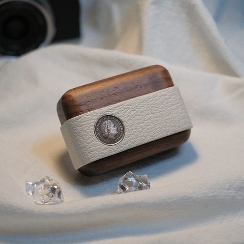 一皮一木 真皮创意适用于苹果airpods pro3代 pro2代 耳机保护套 airpods 4代 2025新款耳机壳 - 封面