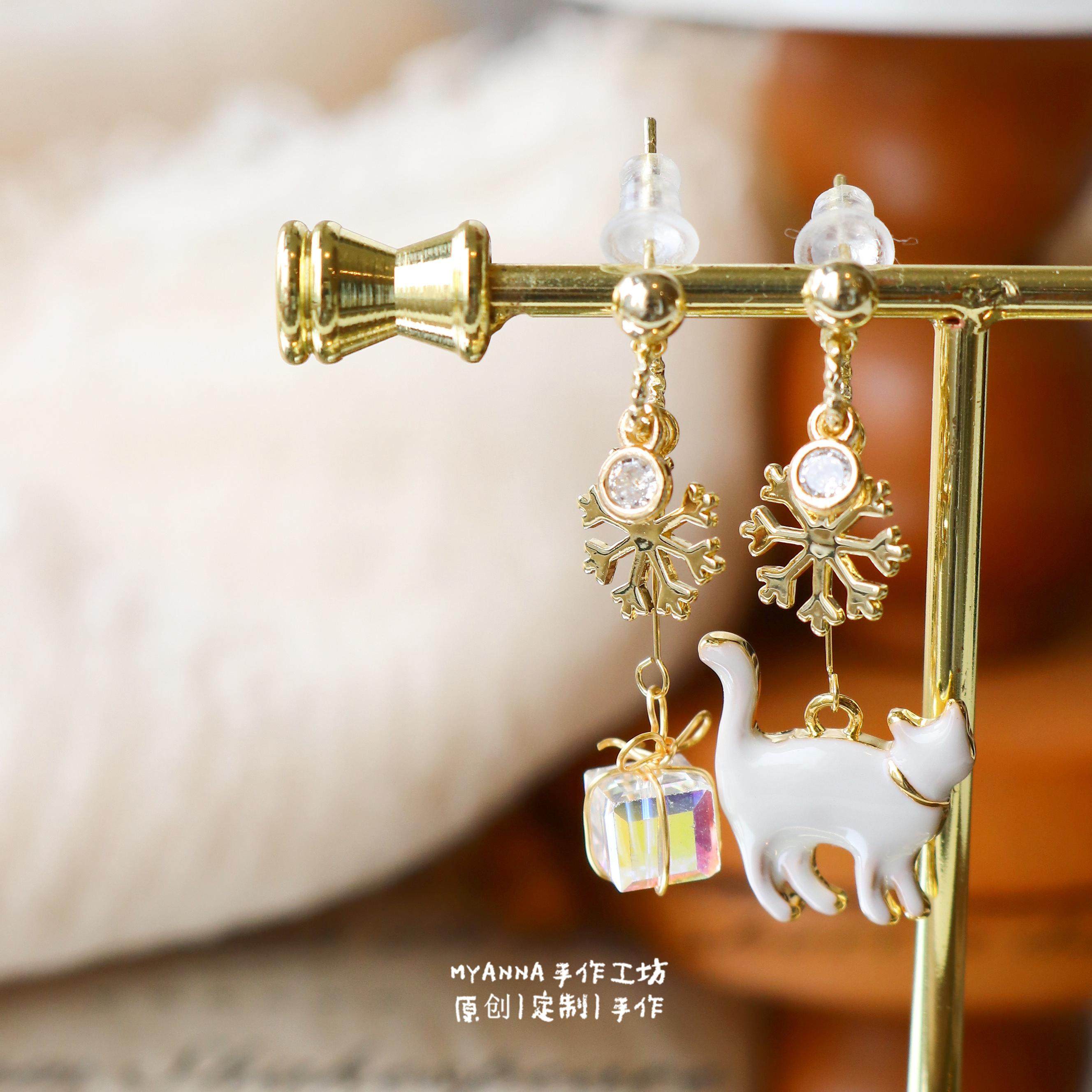 冬日小猫系列|原创设计手作琉璃雪花白色猫咪精致闪亮耳环耳夹,饰品/流行首饰/时尚饰品新,耳环,淘宝优惠券,粉丝福利购,淘宝优惠卷