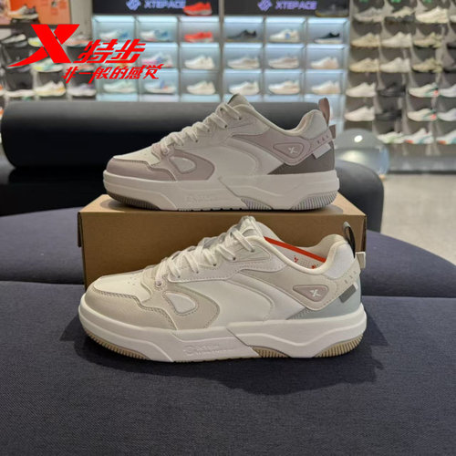 特步星轨板鞋女士革面保暖运动鞋