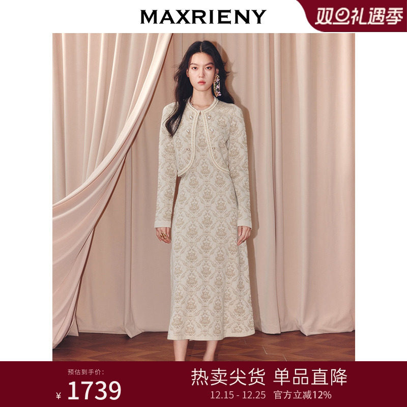 领口花边  织带装饰与精致扣饰