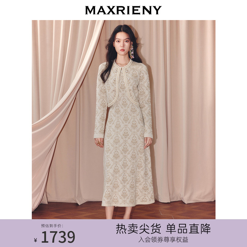 领口花边  织带装饰与精致扣饰