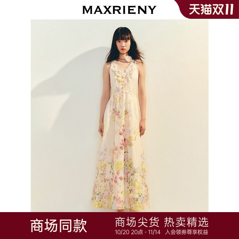 领边及药节上的镂空刺绣设计