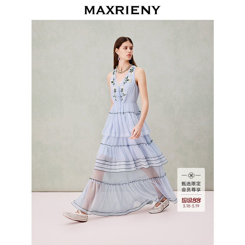 【商场同款】MAXRIENY植物刺绣蓝色连衣裙2026夏季无袖V领长裙子