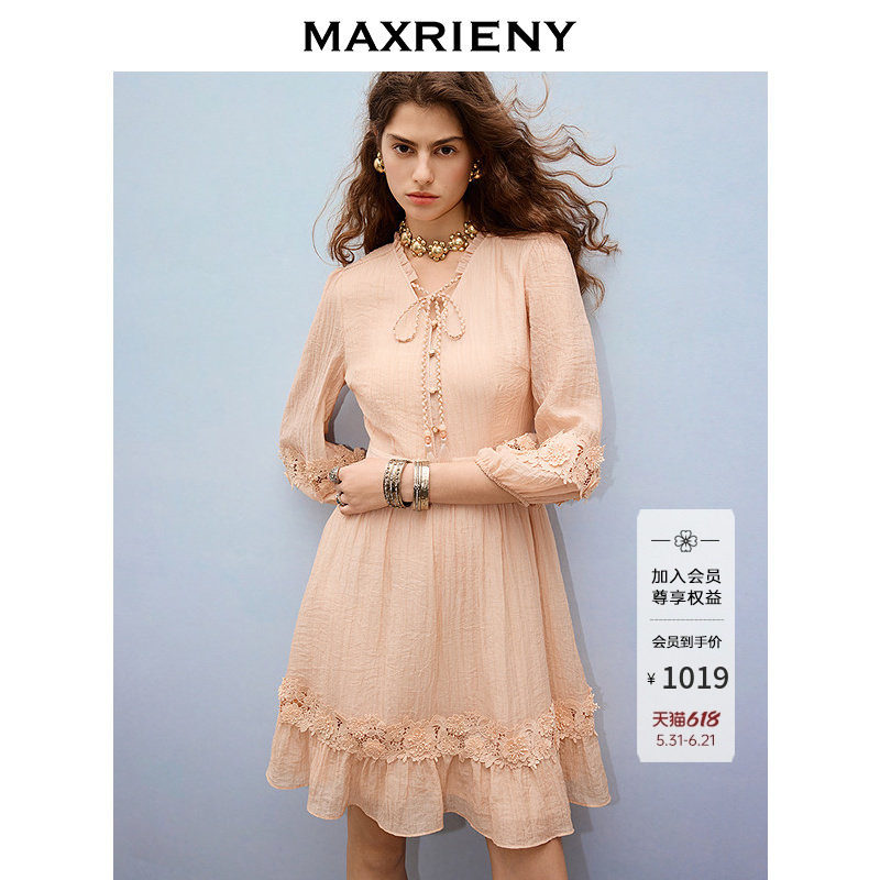 MAXRIENY优雅浪漫灯笼袖V领短款连衣裙26年夏季新款法式蕾丝裙子
