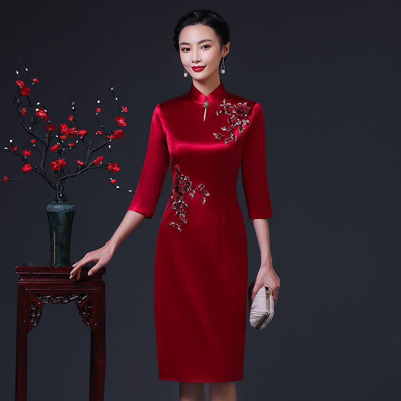 新式礼服婚宴旗袍妈妈端庄简约