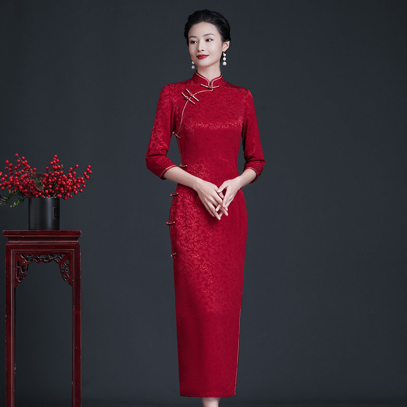 2023新款旗袍复古长款酒红色醋酸缎提花传统改良喜庆妈妈婚宴旗袍