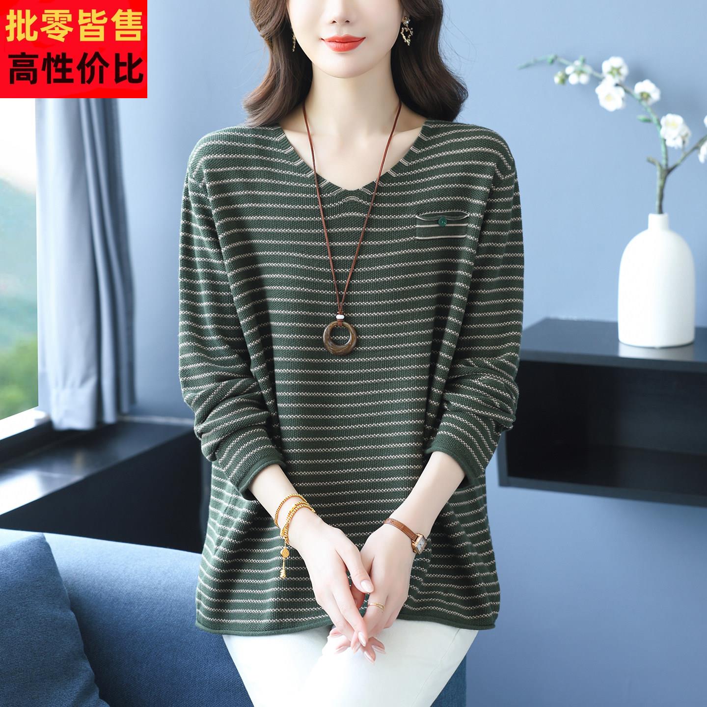中年妈妈装春秋V领针织衫女宽松大尺码条纹上衣长袖打底毛衣