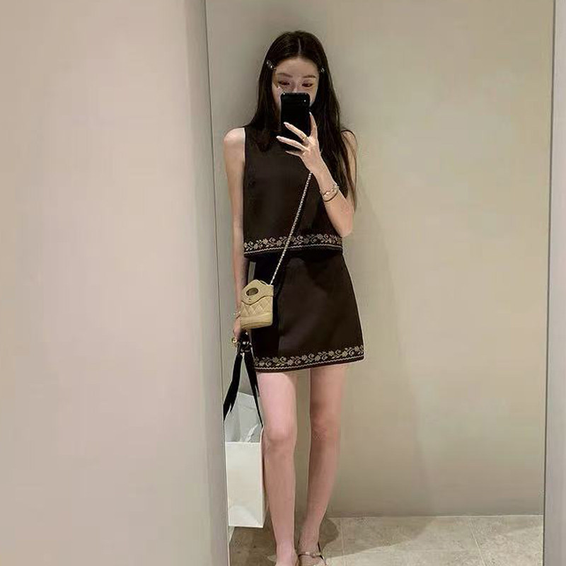 正品哥家女装可露丽绣语·时尚气质夏季无袖背心短裙子套装两件套