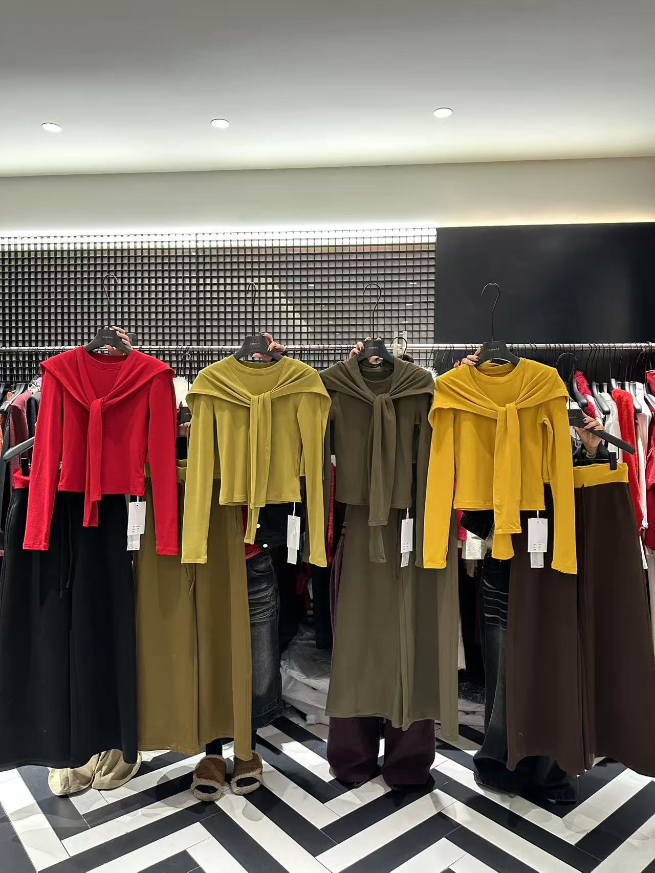 AIMI哎咪 2025秋季新款设计感净版百搭垫肩披肩两件套上衣28035