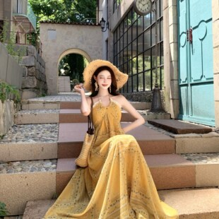 明媚夏日挂脖吊带连衣裙女夏季新款度假修身气质休闲长裙图片色