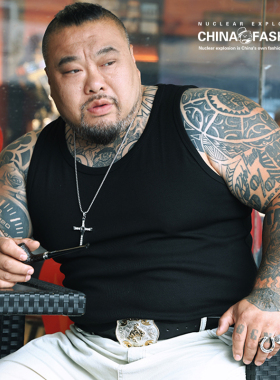 核爆炸街头潮流新款升级肌肉硬汉大码外穿黑色打底紧身跨栏背心男