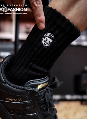 NE核爆炸卡通小坏人四季潮流百搭男女中筒吸汗短袜休闲黑白棉袜子