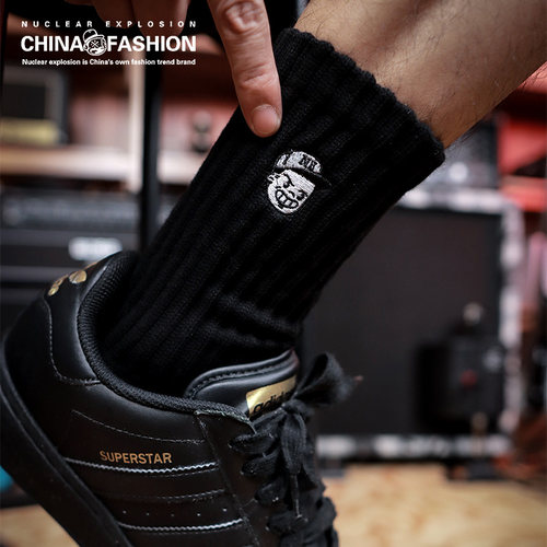 核爆炸卡通小坏人休闲黑白棉袜子