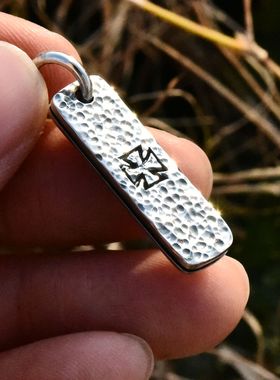 进口中性款925纯银陨石面长吊坠