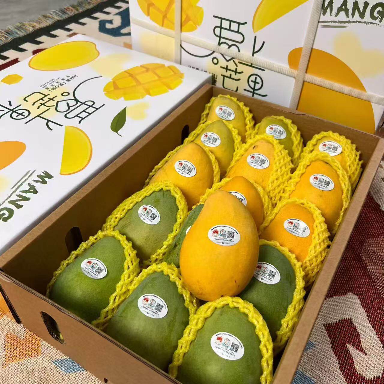 新鲜芒果广西百色树上熟大台农芒整箱礼盒10斤大台芒即食可顺丰