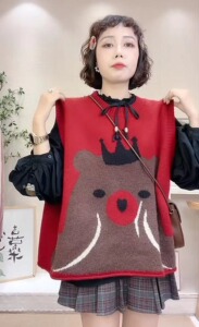 2023春秋大头熊卡通图案针织马甲女小众时尚大版坎肩背心外穿马夹